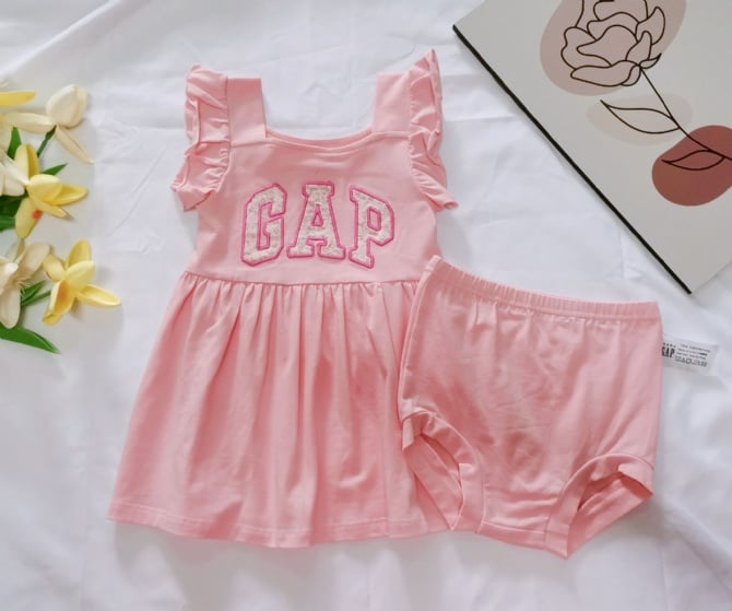 BaBy Gap飞袖包屁套装 G4002
