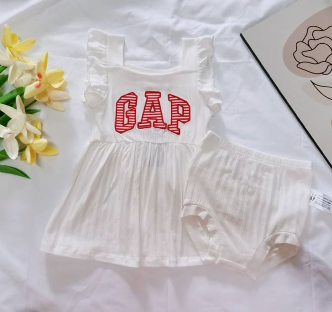 BaBy Gap飞袖包屁套装 G4006