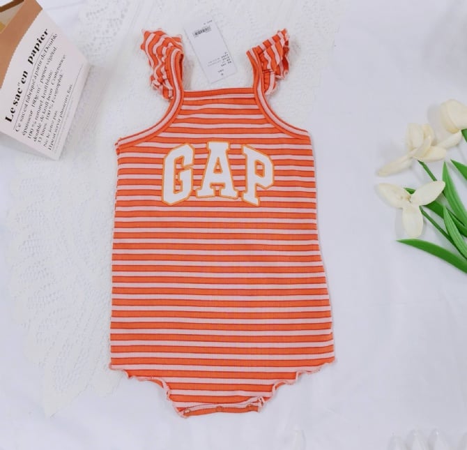 Baby gap 飞袖三角爬爬衣 G4149