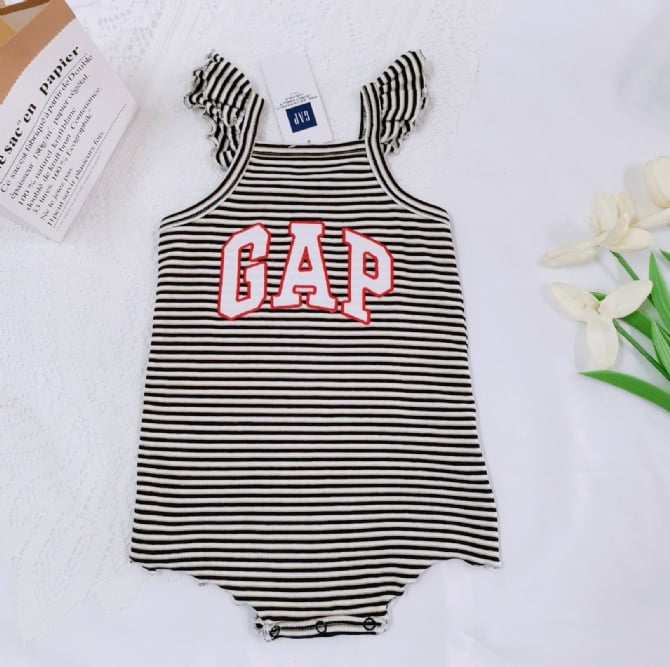 Baby gap 飞袖三角爬爬衣 G4146