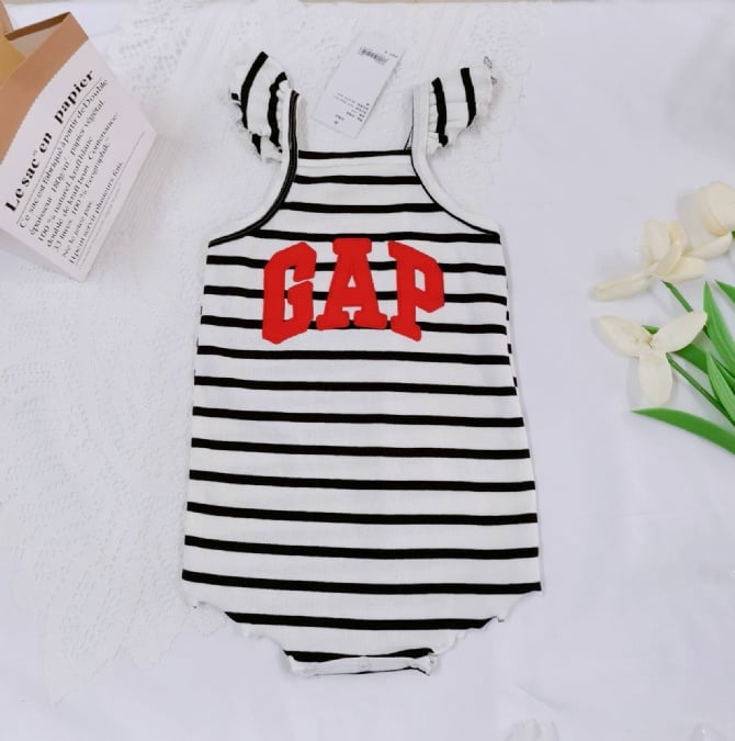 Baby gap 飞袖三角爬爬衣 G4147