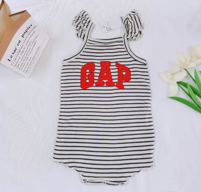 Baby gap 飞袖三角爬爬衣 G4144