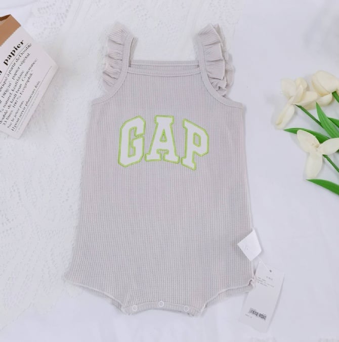 Baby gap 飞袖三角爬爬衣 G4032