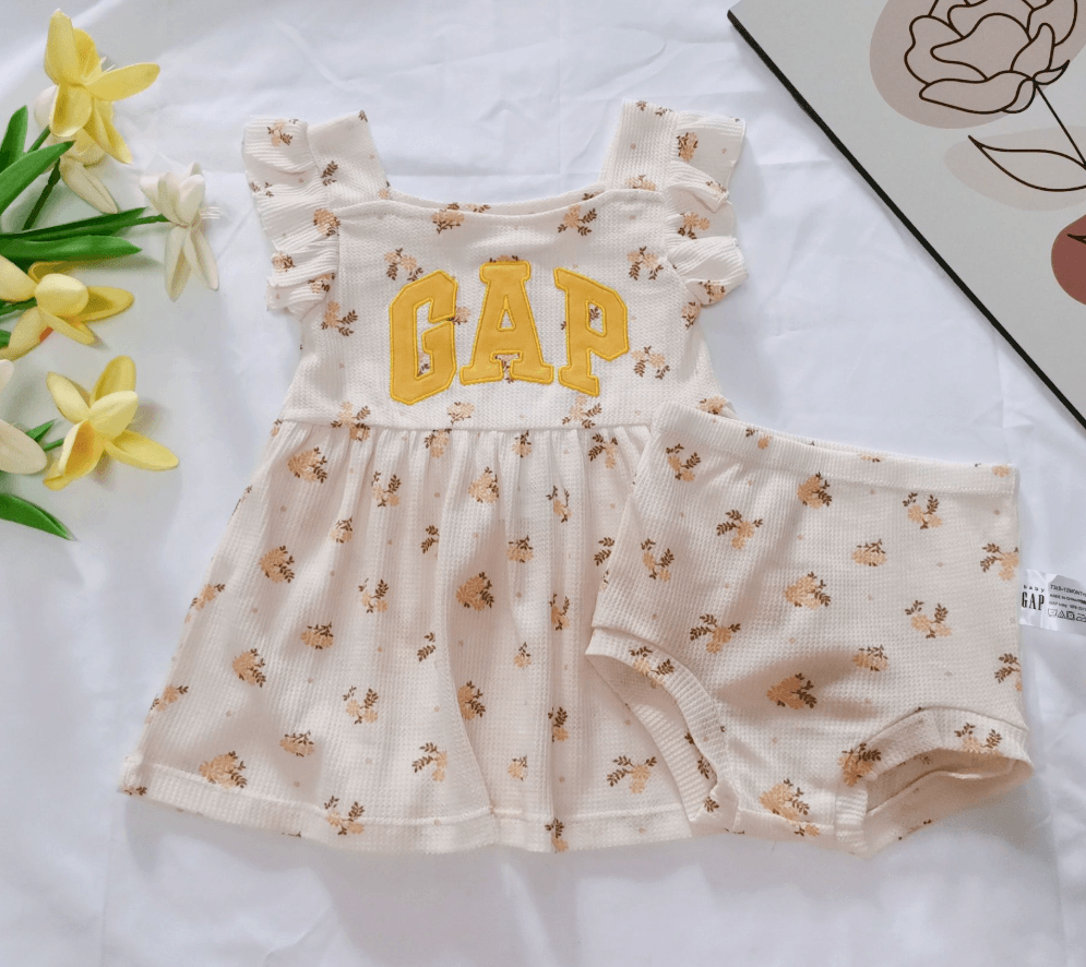 BaBy Gap飞袖包屁套装 G4005